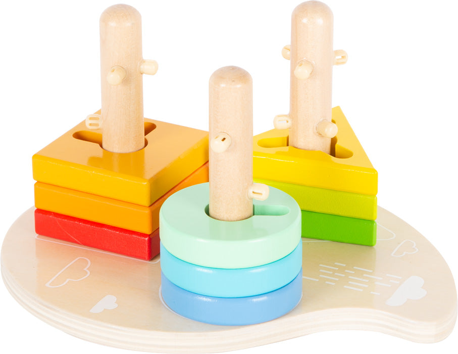 Jeu de motricité en bois de Legler, pour apprendre les formes et les couleurs en s'amusant! Pas facile, avec les picots que l'on doit aligner pour sortir les formes....